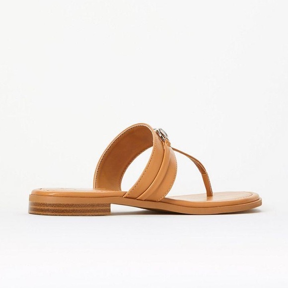 •Nadia• Cognac Faux Leather Thong Slip On Sandal - Picture 3 of 3